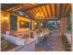 Outdoor Kitchens & BBQ's